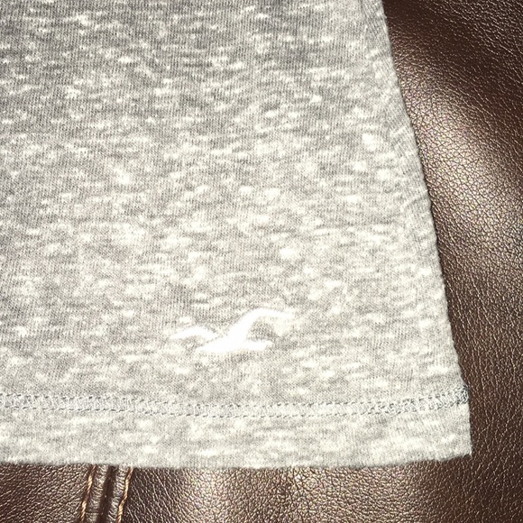 Hollister v-neck tee - Picture 2 of 4